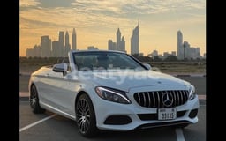 أبيض Mercedes C300 Class للإيجار في Sharjah