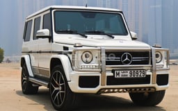 أبيض Mercedes G class للإيجار في Dubai