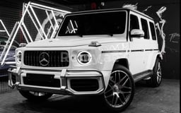 在Dubai租赁白色 Mercedes G class