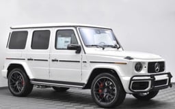 Blanco Mercedes G63 class en alquiler en Sharjah