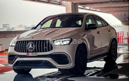 أبيض Mercedes GLE63 للإيجار في Dubai