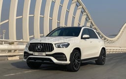 在Sharjah租赁白色 Mercedes GLE