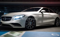 أبيض Mercedes S63 للإيجار في Abu-Dhabi