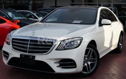 أبيض Mercedes S Class للإيجار في Abu-Dhabi