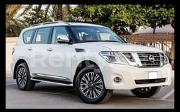 Bianco Brillante Nissan Patrol in affitto a Abu-Dhabi