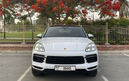 Bianca Porsche Cayenne in affitto a Dubai