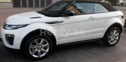 Blanco Range Rover Evoque en alquiler en Dubai