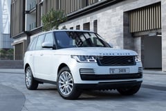 在Dubai租赁白色 Range Rover Vogue