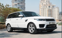 Белый Range Rover Sport в аренду в Sharjah