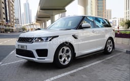 Blanco Range Rover Sport en alquiler en Dubai