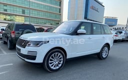 أبيض Range Rover Vogue للإيجار في Dubai