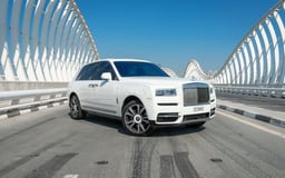 White Rolls Royce Cullinan for rent in Dubai