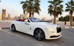 أبيض Rolls Royce Dawn للإيجار في Dubai