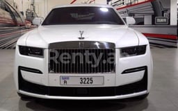 Bianca Rolls Royce Ghost in affitto a Dubai