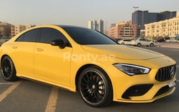 Giallo Mercedes CLA 35AMG in affitto a Abu-Dhabi