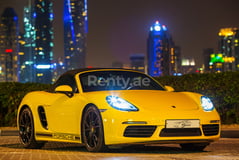 الأصفر Porsche Boxster 718 للإيجار في Abu-Dhabi