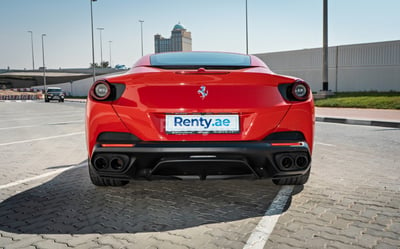 أحمر Ferrari Portofino Rosso للإيجار في أبو ظبي 0