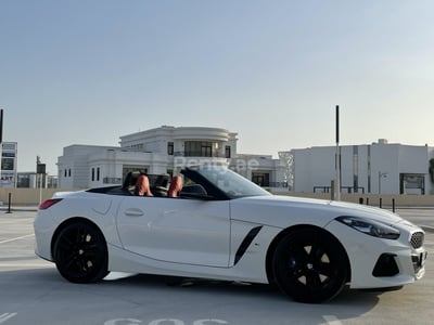 Blanco BMW Z4 en alquiler en Sharjah 0