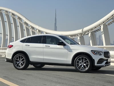 Weiß Mercedes AMG GLC 43 zur Miete in Abu-Dhabi 1