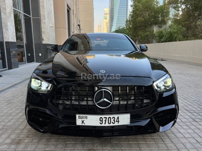 أسود 2019 Mercedes E300 with E63 bodyk للإيجار في دبي 0