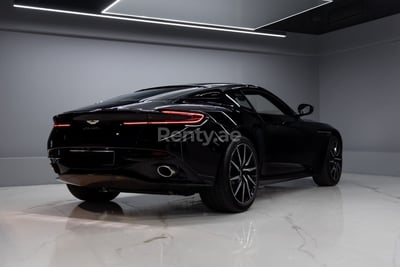 在阿布扎比租赁黑色 Aston Martin DB11 0