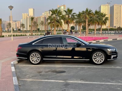 在阿布扎比租赁黑色 Audi A8 L60 TFSI 1