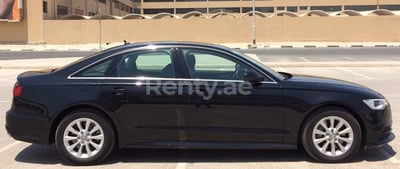 Noir Audi A6 2,8 quatrro en location à Sharjah 0