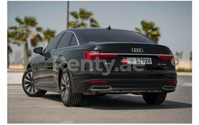 Negro Audi A6 en alquiler en Abu-Dhabi 0