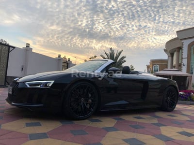 Черный Audi R8 Black Edition в аренду в Дубай 0