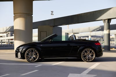 Black Audi TT for rent in Abu-Dhabi 0