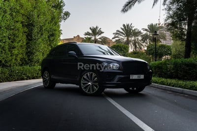 Черный Bentley Bentayga в аренду в Дубай 0