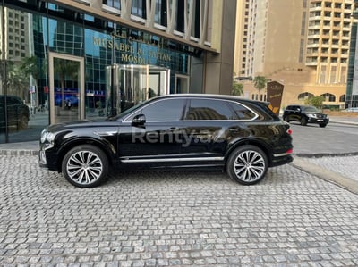 Negro Bentley Bentayga en alquiler en Abu-Dhabi 0