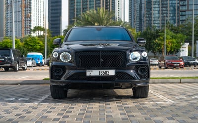 Negro Bentley Bentayga en alquiler en Sharjah 0