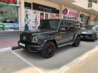 أسود Mercedes G63 AMG للإيجار في أبو ظبي 1