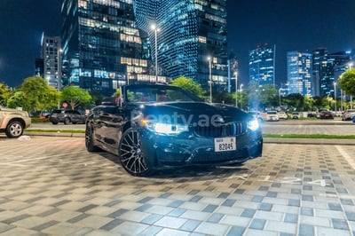 أسود BMW 4 Series للإيجار في دبي 1