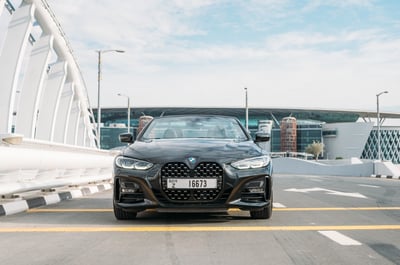 Noir BMW 430i cabrio en location à Abu-Dhabi 0