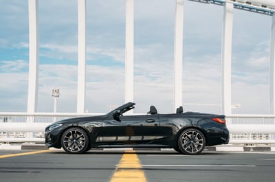 Negro BMW 430i cabrio en alquiler en Abu-Dhabi 1