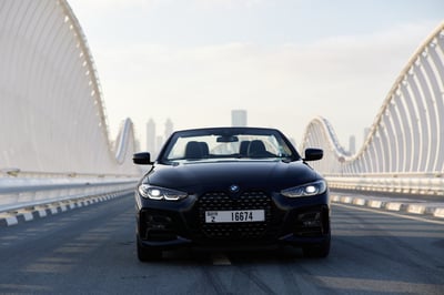 Negro BMW 430i cabrio en alquiler en Abu-Dhabi 0