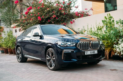 Nero BMW X6 M50 in affitto a Dubai 1