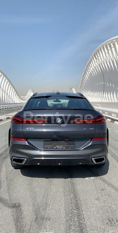 Negro BMW X6 en alquiler en Dubai 0