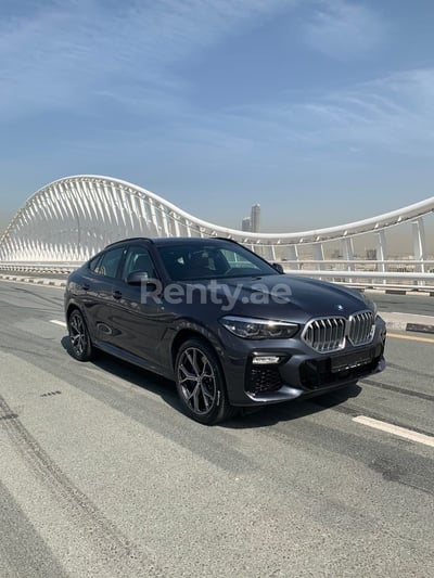 أسود BMW X6 للإيجار في دبي 1