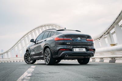 أسود BMW X4 للإيجار في أبو ظبي 1