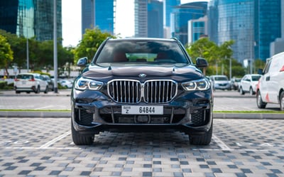 Negro BMW X5 en alquiler en Abu-Dhabi 0