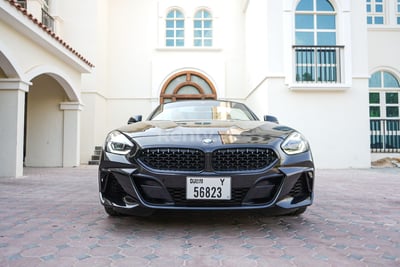 Schwarz BMW Z4 zur Miete in Abu-Dhabi 0