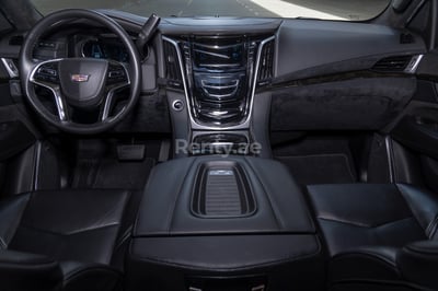 Nero Cadillac Escalade Platinum in affitto a Dubai 1