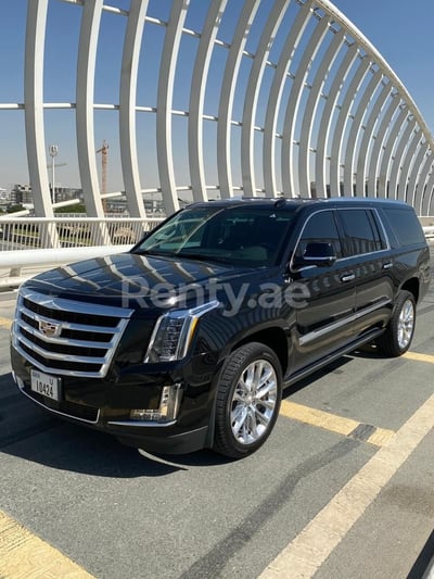 Negro Cadillac Escalade XL en alquiler en Abu-Dhabi 1