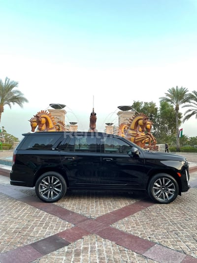 Schwarz Cadillac Escalade Platinum S zur Miete in Dubai 1