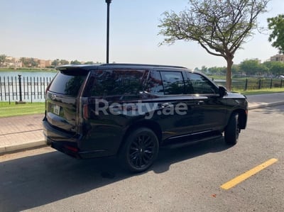 أسود Cadillac Escalade للإيجار في أبو ظبي 0