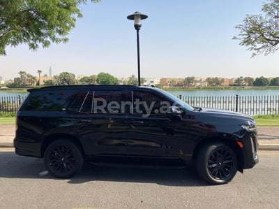 Noir Cadillac Escalade en location à Dubai 1