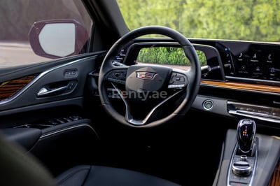 أسود Cadillac Escalade للإيجار في الشارقة 1